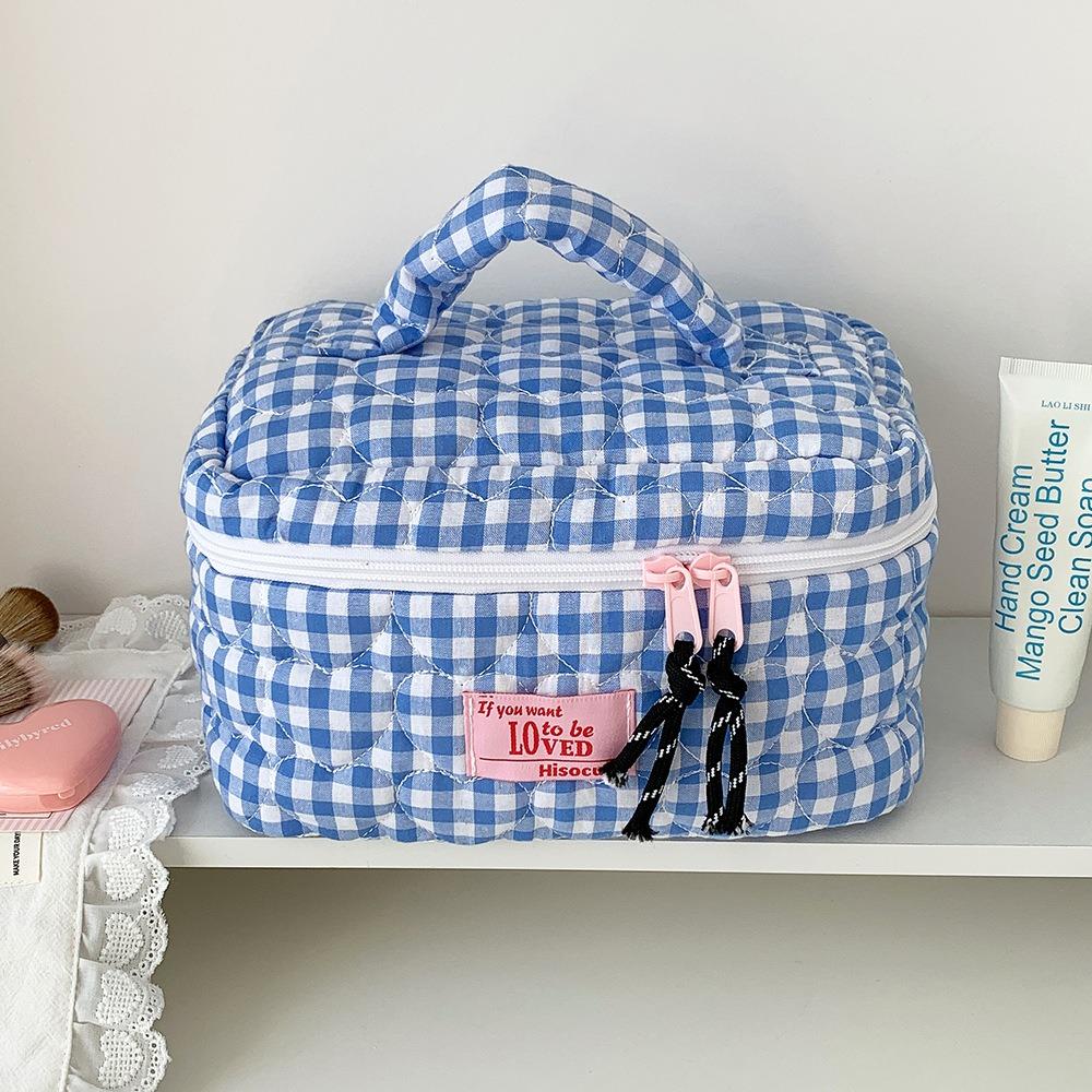 Portable Fresh Grid Makeup Bag Quilted Love Design Handheld Skincare Storage Bag Toiletries Bag Travel
