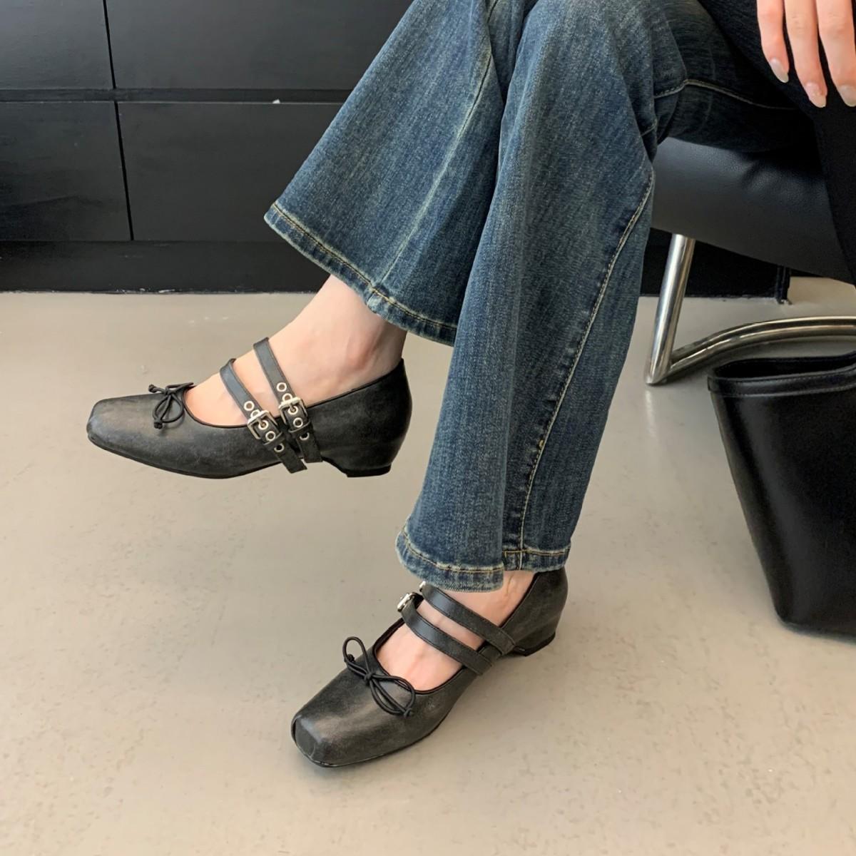 

Bow square head one-word buckle Mary small shoes women s 2025 summer treasure new spring and autumn single mouth shoes light shoe leather 40 коричневый