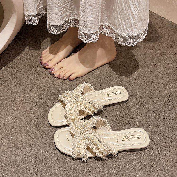 Korean version of versatile Internet celebrity sandals soft surface breathable pearl slippers women's wear 2025 summer new flat bottom fashion