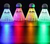Volant de Badminton LED avec /Off - dans le Noir Multicolore pour les Jeux Nocturnes