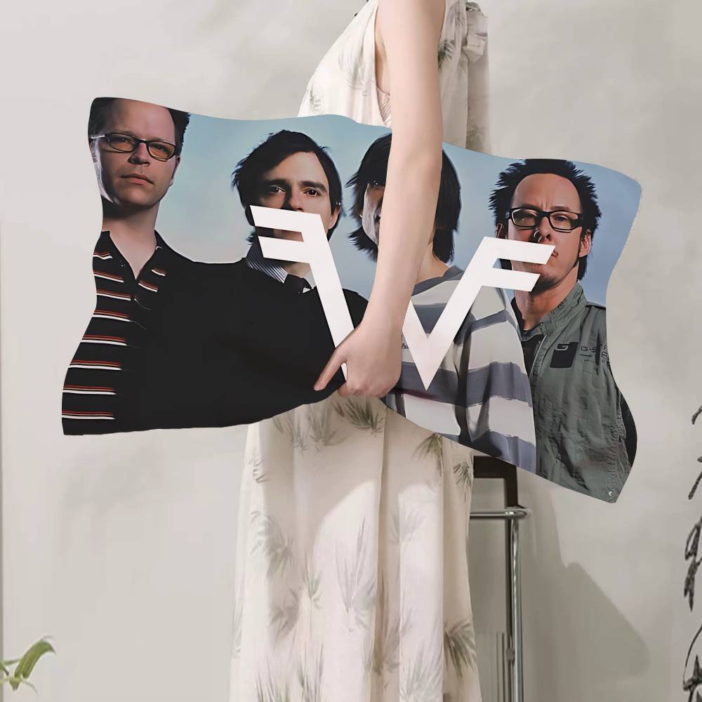 Classic Alternative Rock Band W-Weezer Quick-Drying Polyester Pillowcase, Non-Slip, With A Secure Design New Style Anti-Scalp