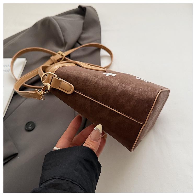 2025 Autumn/Winter Retro Leopard Print Women's Versatile Bucket Handbag - Simple Commute Crossbody & Shoulder Bag