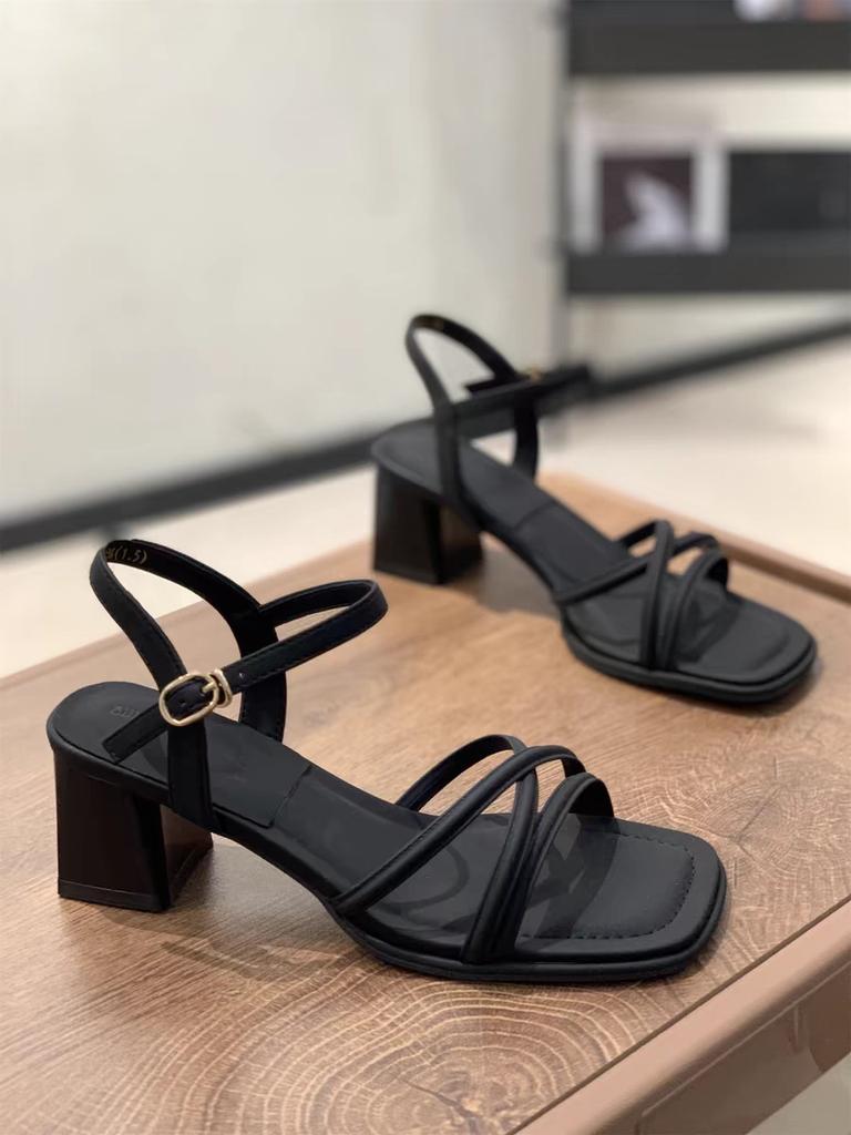 Sandals for women in summer 2025 fashionable mid heel with a single buckle strap and French style open toed high heels