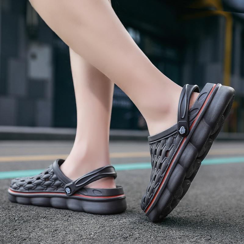 New Slippers Men Comfortable Beach Sandals Men 2024 Summer Casual Anti Slip Outdoor Hollow Breathable Clogs Sandals for Men