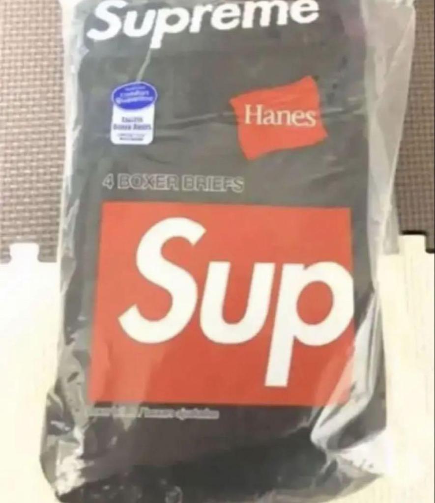 [USED] Two Pairs of Supreme Boxer Shorts, Size Small, Can Be Worn with Le Sserafim.