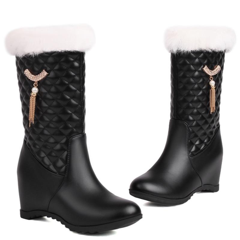 Botki zimowe na koturnie dla kobiet Nowe 2024 Czarne Różowe Białe Ciepłe Futro Krótkie Botki Damskie Koturny Obcasy Zamek Buty na Imprezę