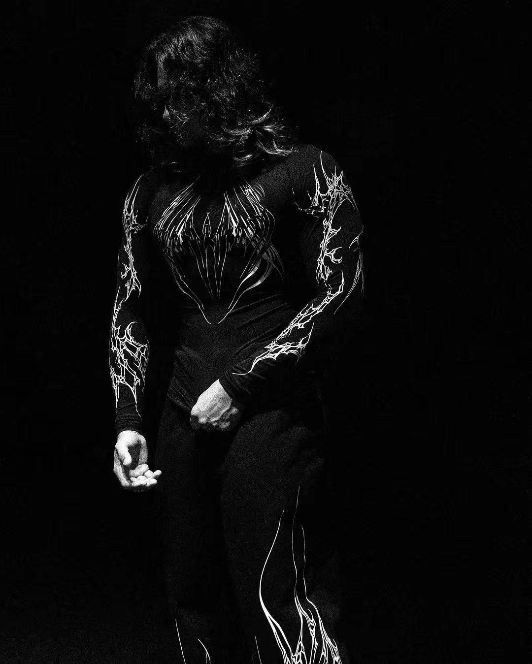 

Компресійна чоловіча фітнес-сорочка з довгим рукавом Venom Dragon - Швидкосохнучий, еластичний спортивний одяг S