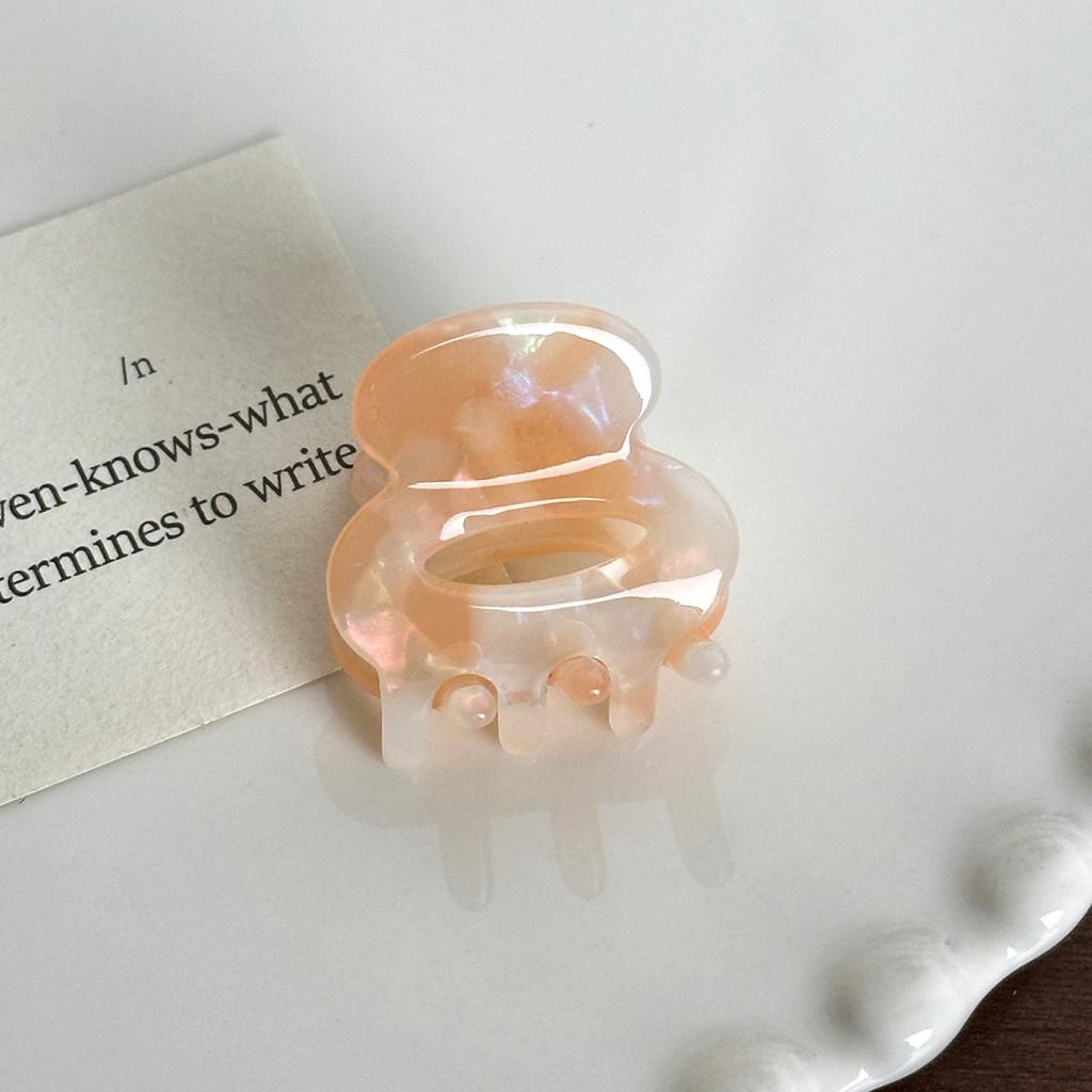 Adorable Geometric Hair Claws In Vibrant Colors For Fashionable Womens Hair