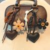 Portachiavi e Ciondolo Borsa Fiore Cuore in Ecopelle Vintage, Ciondolo Borsa Boho Fatto a Mano per Donna, Accessorio Estetico per Borse Tote