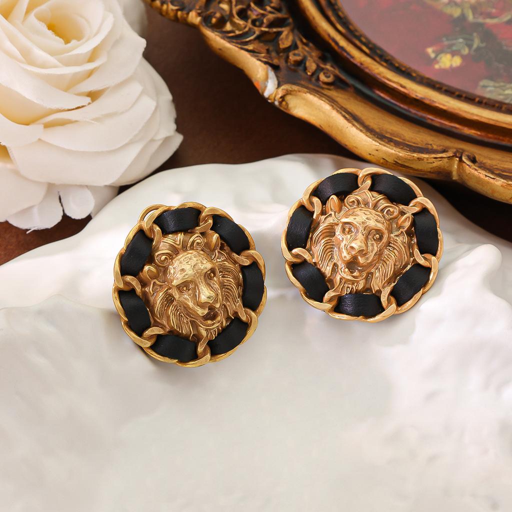 Animal Weaving Lion Head Earrings Three-dimensional Retro Vintage High-end Palace Fashion