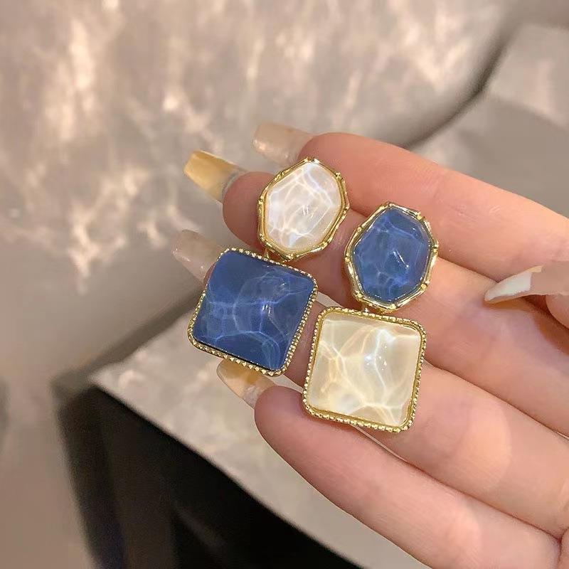 

Необычные серьги-пусеты из серебра S925 синего цвета - Новый дизайн, Элегантный, Преувеличенный стиль, Легкая роскошь, Ювелирные изделия для ушей. синий