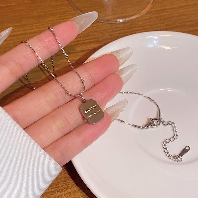 High-end Super Flash Zircon Titanium Steel Necklace Women's Versatile Niche Temperament Silver Collarbone Chain Internet Celebrity New Accessories