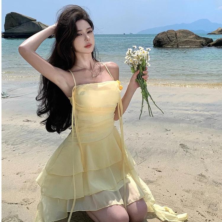 Seaside vacation dress new sweet girl gentle yellow suspender skirt backless irregular short skirt children