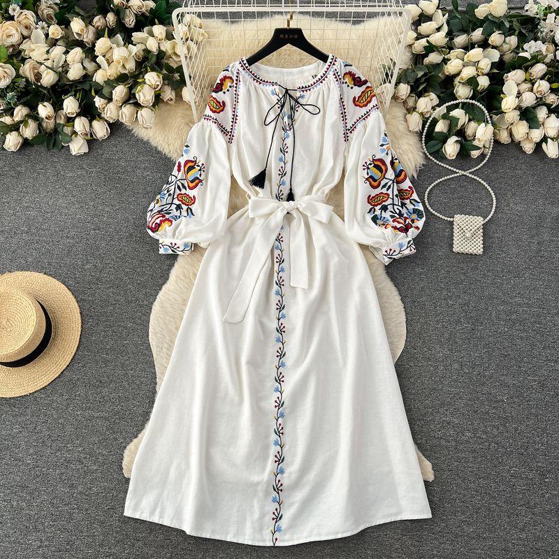 

Retro Machine Embroidery Lace-up Waist-Controlled Dress White One size