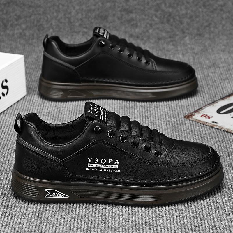 

New men s small white shoes, slip-on lace-free casual sneakers, versatile sports, trendy new leather men s shoes 44 чорний