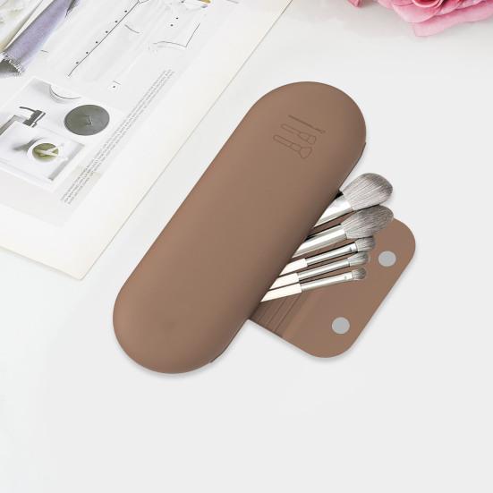 Silicone Makeup Brush Holder Storage Bag Large Capacity Portable Cosmetic Brush Holder with Magnetic Closure