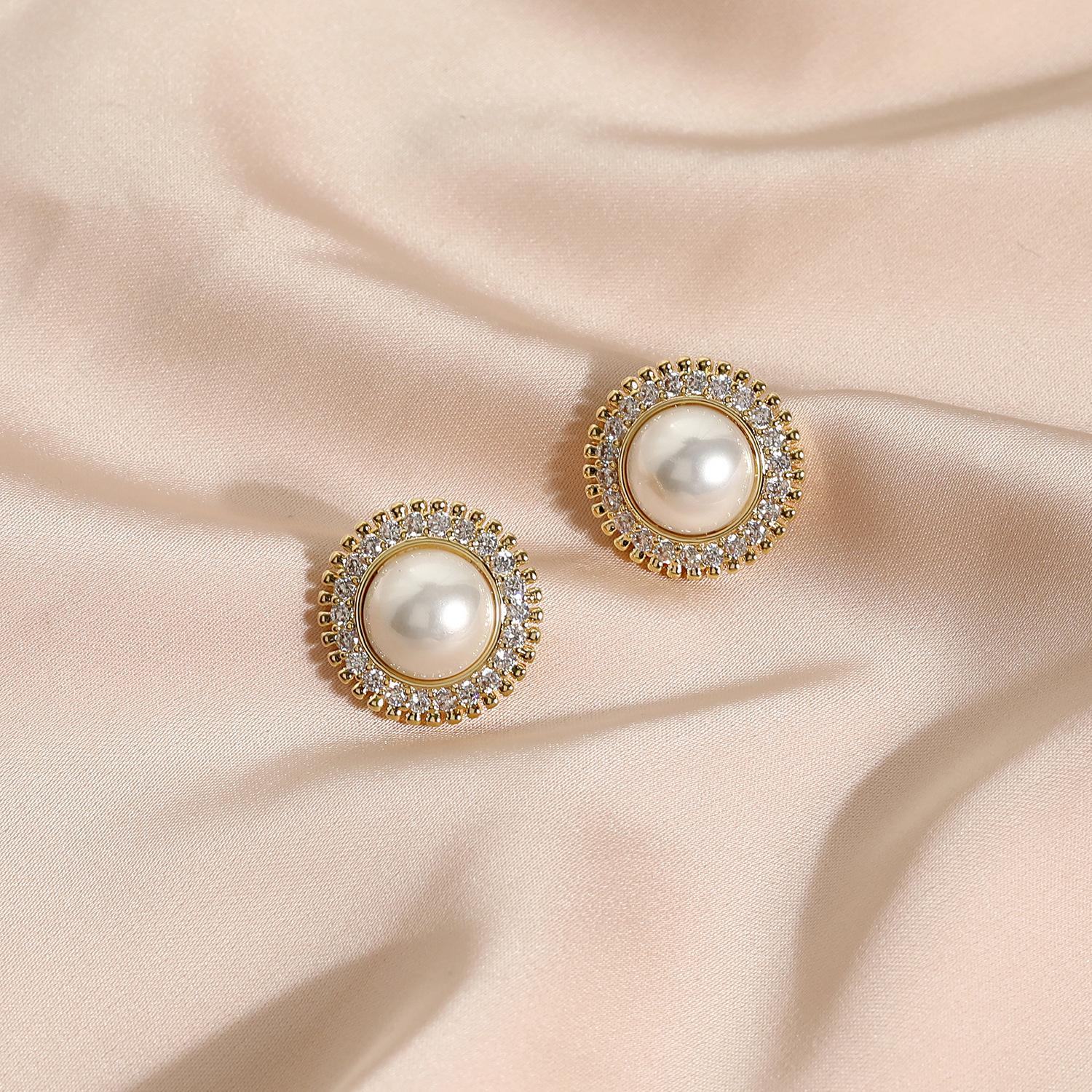 Pearl Stud Earrings with Diamond Inlay , Gold Plated Geometric Drop Earrings for Women Daily Wear золотой