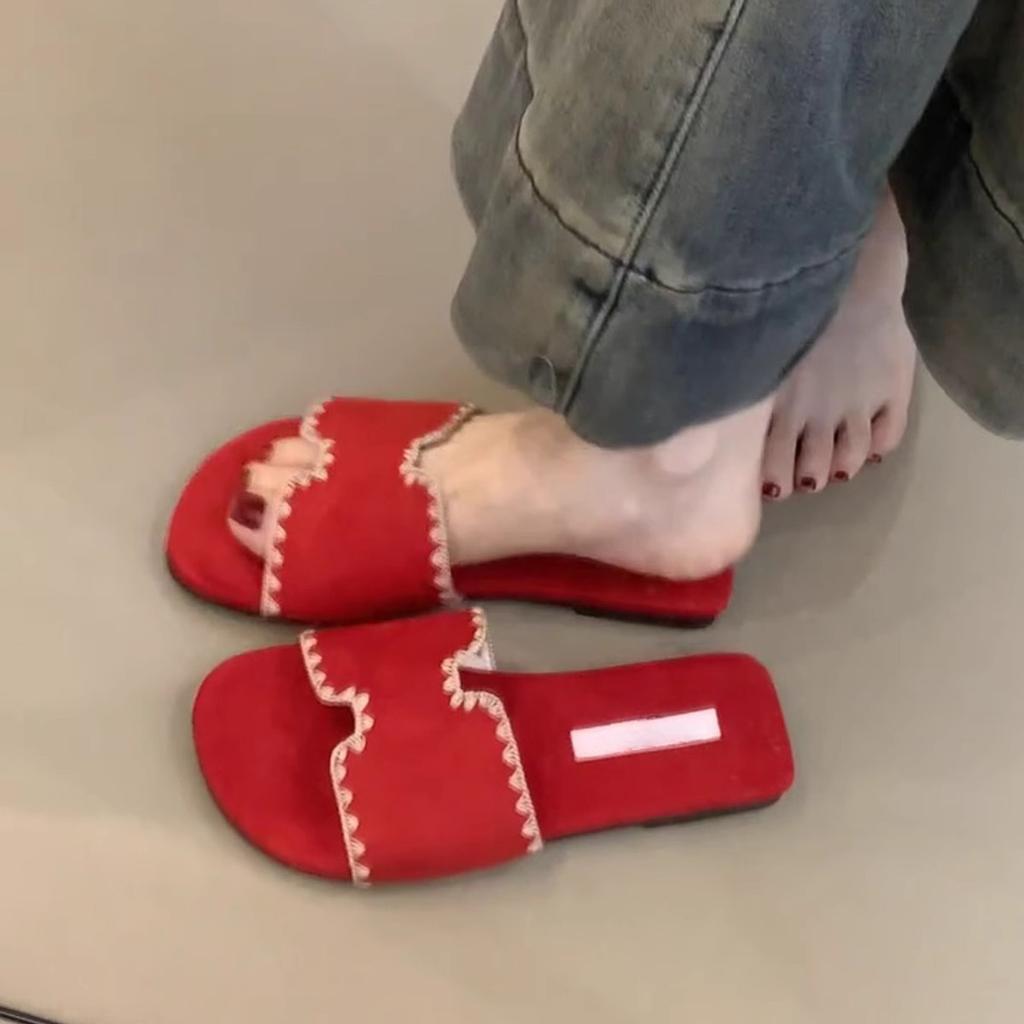 Soft flat-bottomed slippers women's summer outer wear 2025 new models with skirts French beautiful open-toed beach shoes Roman cool slippers