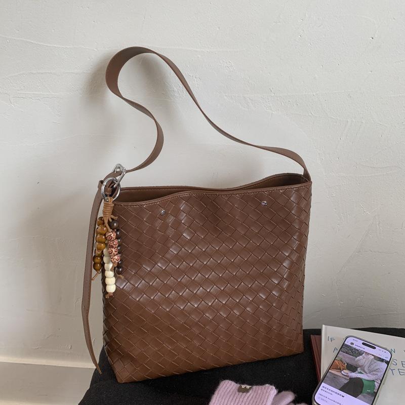 Retro Woven Bag Bag Women's New Trendy Fashion Bucket Bag Simple Large Capacity Shoulder Armpit Bag