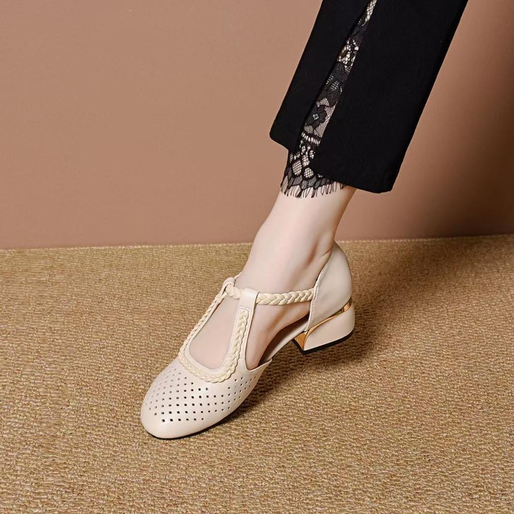 Round Head Hollow Sandals Women's Summer New Hollow Punching T-button Women's Shoes Thick Heel Medium Heel Sandals
