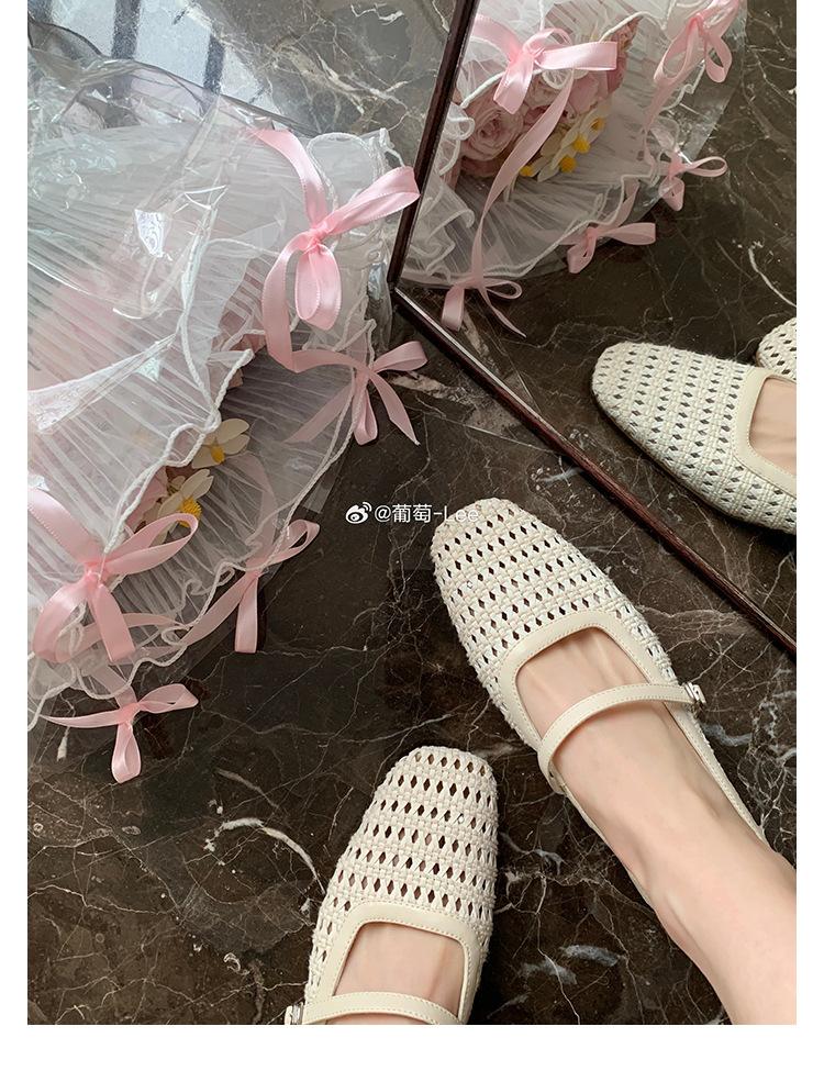 

Grape mother has the same style in stock~ Retro woven hollow square head with thick heel and versatile Muller half-drag girl spring and summer 40