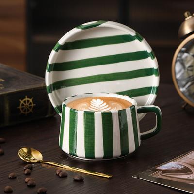 Moderner gestreifter Keramik-Kaffeebecher mit Untertasse Kunst 260ml Frühstücksmilchbecher Zuhause Exquisite Teetasse Trinkgeschirr Bürobecher Heimdekor