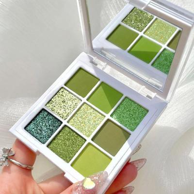 Palette d'ombres à paupières Insfany Violet Framboise: Neuf Couleurs Illuminatrices pour le Modelage des Yeux avec Fini Diamant Polarisant