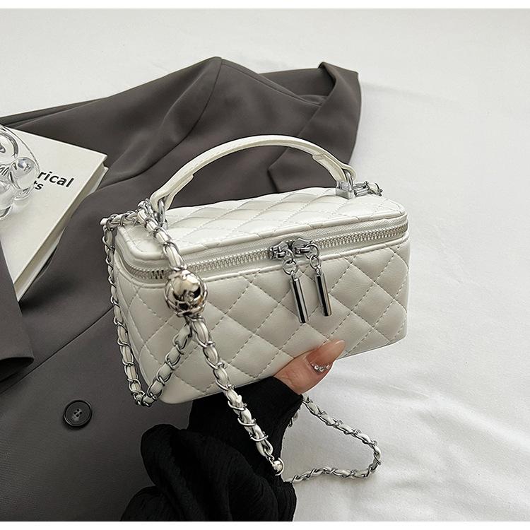 

Rhombus chain bag women s 2025 new niche design high-end shoulder messenger bag fashionable portable small square bag