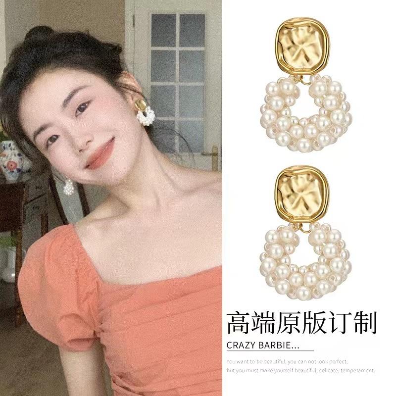 Round ear clips for women without ear holes French retro pearl versatile stud earrings light luxury high-end mosquito coil disc ear clips earrings