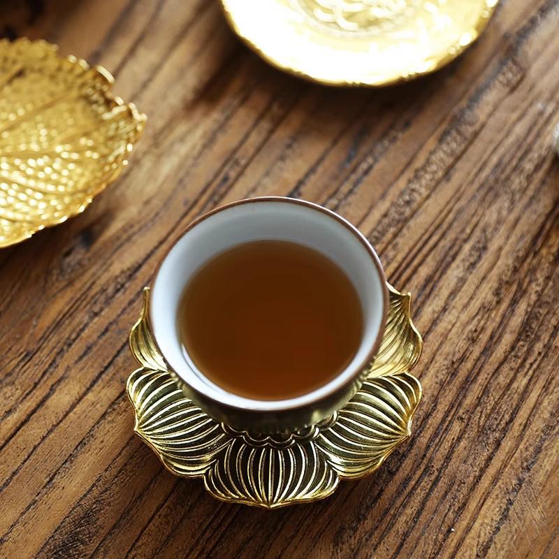 1PCgolden retro metal coaster tea ceremony decoration exquisite insulation pad suitable for tea rooms, home decoration