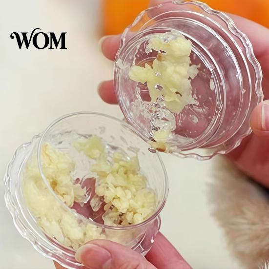 Rotating Garlic Grinder Mincer Tool, Multi-Purpose Manual Press, Bite-Teeth Crushing Ginger Crusher Structure Masher, Transparent Easy to Clean Herbs