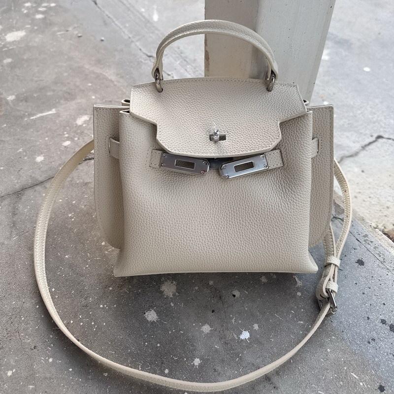 

2026 New Improved Casual Platinum Bag Genuine Leather Women s Head Layer Commuter Cross Border 22x8x20cm off білий колір