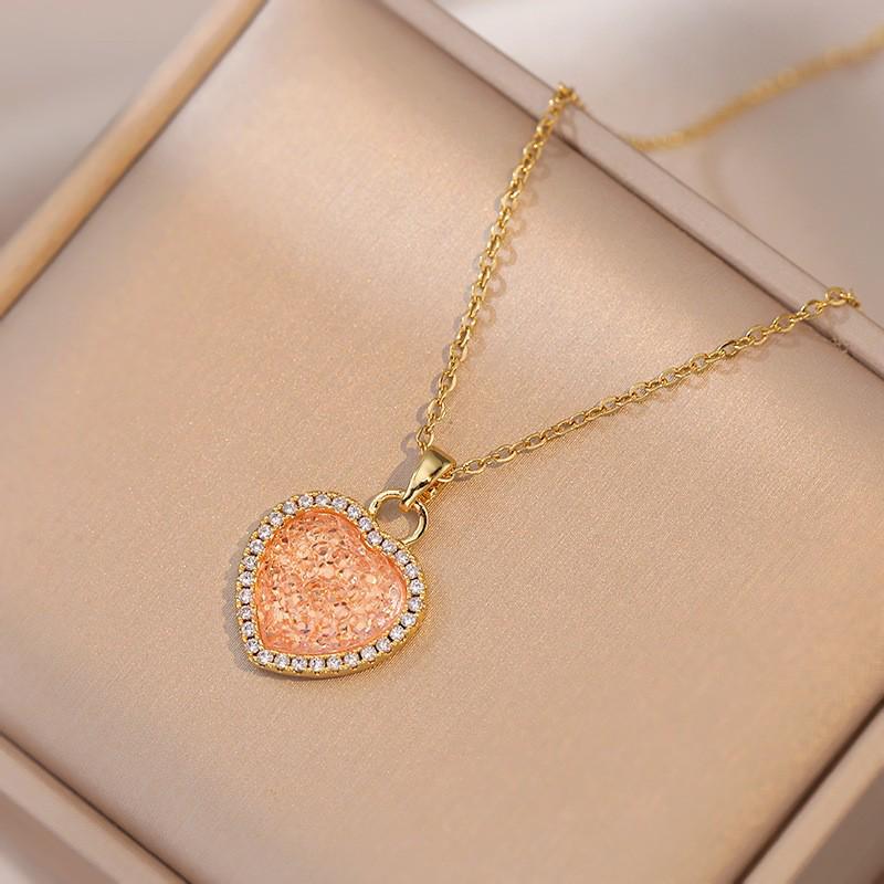 Women's Fashion Heart Pendant Necklace - Elegant, Simple Design, Versatile Clavicle Chain Jewelry