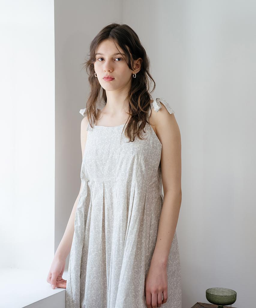 YOUNESS Ivory Flower Pleated Dress