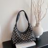 Damen-Umhängetasche mit hochwertiger Textur, Modischer Trend, Nieten-Tasche für unter den Arm, Süßer und Cooler Spicy Girl Stil, Tasche mit großem Fassungsvermögen für den Weg zur Arbeit