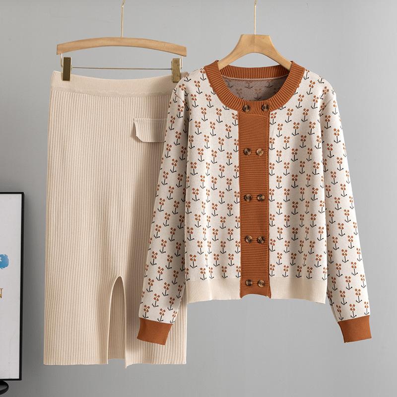 

Жіночий весняний в’язаний новий светр із напівзагорнутою спідницею з двох частин, новий вишитий светр великих розмірів one size абрикосовий