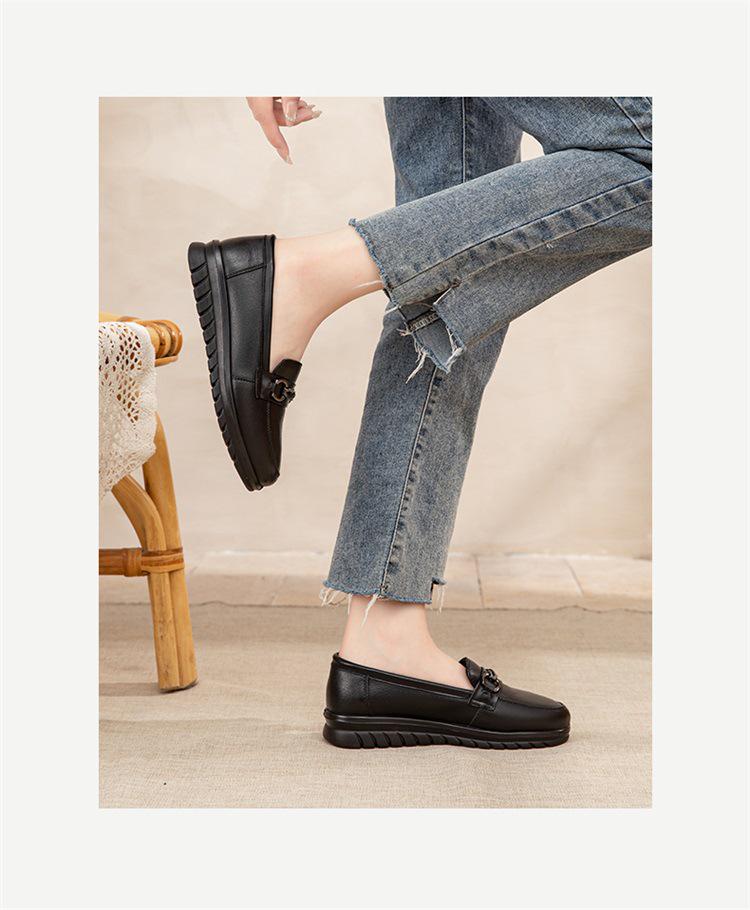 Soft Sole Non-Slip Genuine Leather Slip-On Shoes for Women, Perfect for Middle-Aged or Elderly Moms.