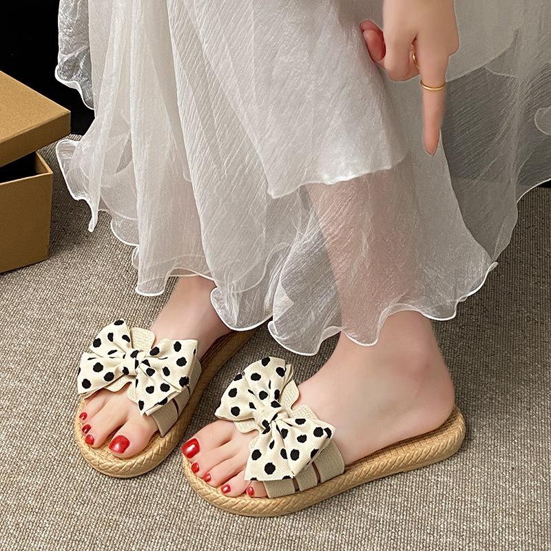 New Style Women's Shoes Fashionable Anti-slip and Wear-resistant Beach Flip-flops