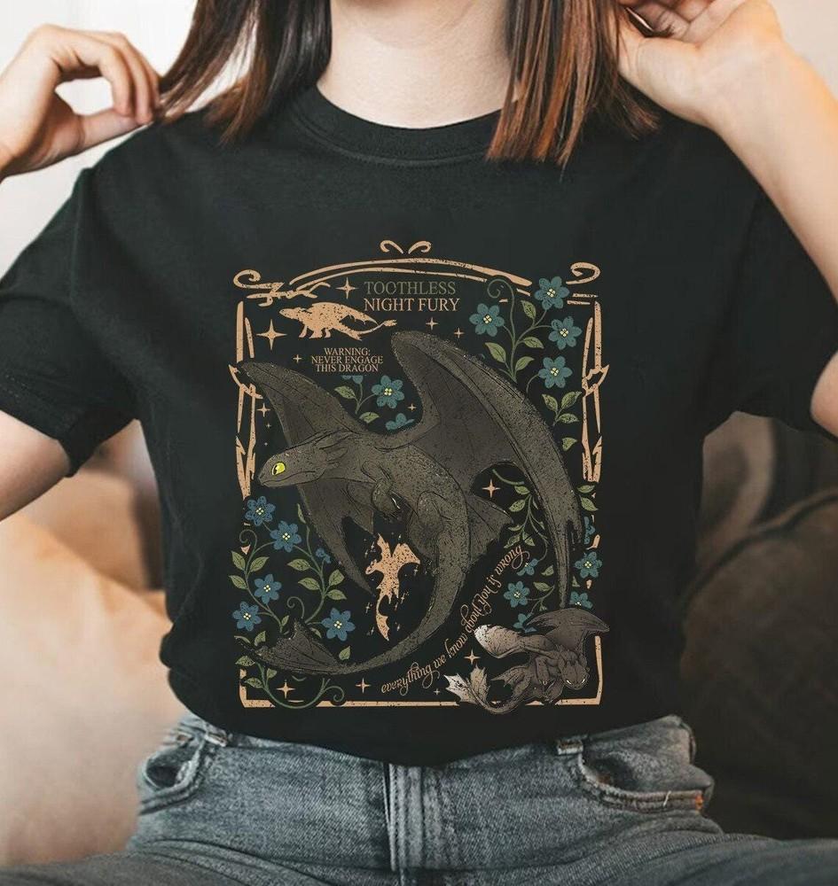 Винтажная футболка с Драконом Беззубиком и ботаническим принтом, Ретро футболка Как приручить дракона, Унисекс футболка S