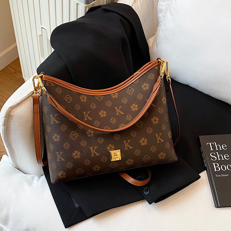 2025 Autumn Women's Versatile Large Capacity Retro Tote Bag for Daily Use and Commute