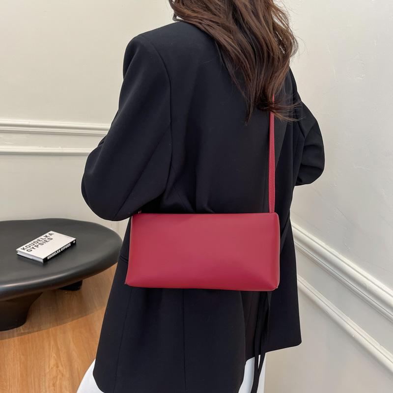 

Весенняя сумка женская 2025 новая модная высококлассная текстурированная на плечо женская сумка сумка-мессенджер универсальная ins сумка под мышкой красный