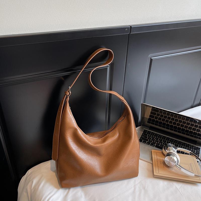Large-capacity Commuter Handbag Fashionable and Retro Shoulder Bag Casual and Trendy Underarm Tote Bag