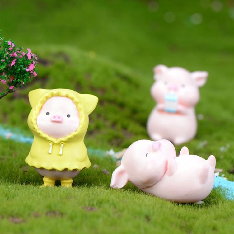 Whimsical Cartoon Pig Figurine Ornament Resin Piggy Statue Miniatures Decoration
