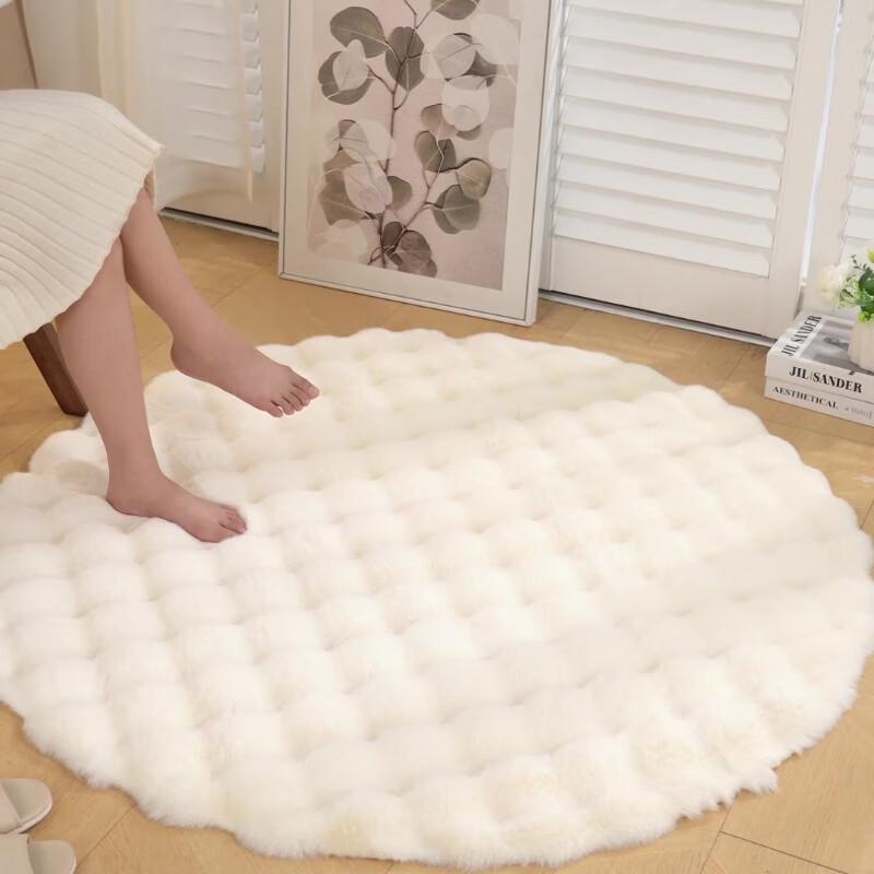Круглый ковер из пушистого флиса кремового цвета