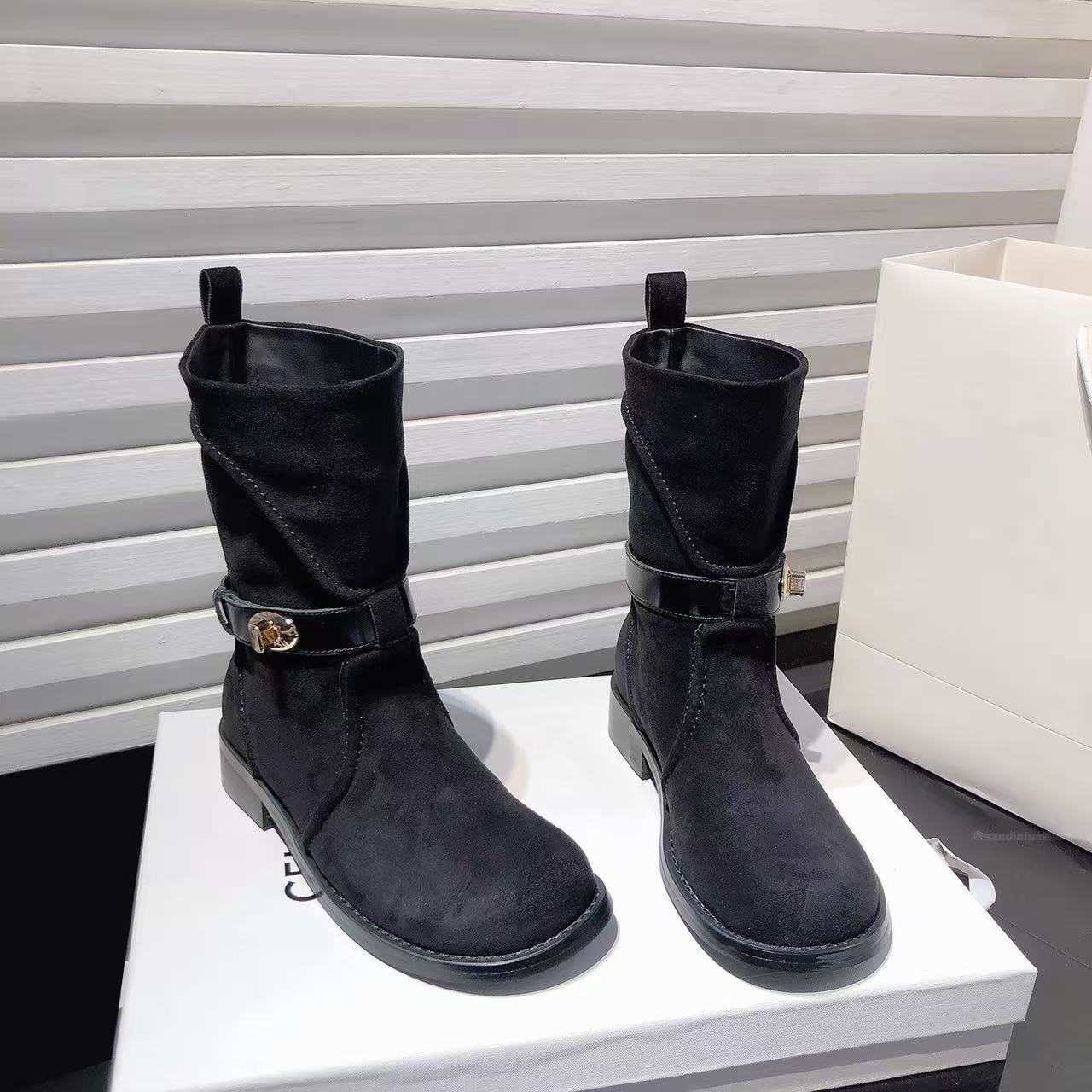 

Французские ретро ботинки Мартин женские 2025 новые толстый каблук короткие ботинки пряжка ремня тонкие модные ботинки замшевые ботинки средней высоты 35 чёрный