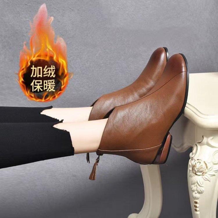 

Ретро кожа мягкая кожа короткие ботинки женские 2025 осень и зима новые бархатные хлопковые ботинки круглый носок низкий каблук туфли для мамы ботинки Мартин женские 40