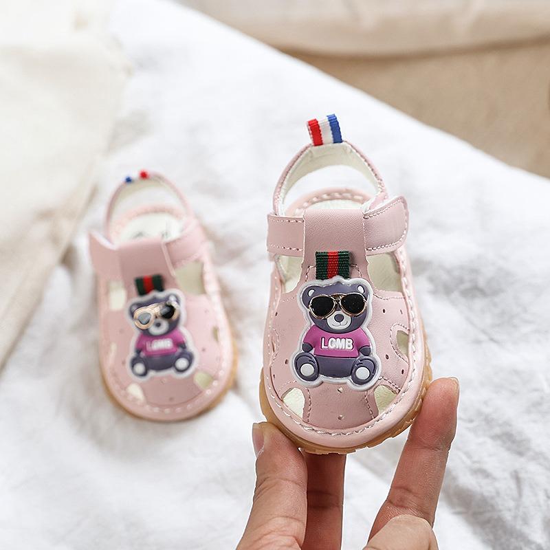 Baby shoes squeaky shoes summer new cartoon bear closed-toe sandals 1-2 years old soft sole walking shoes