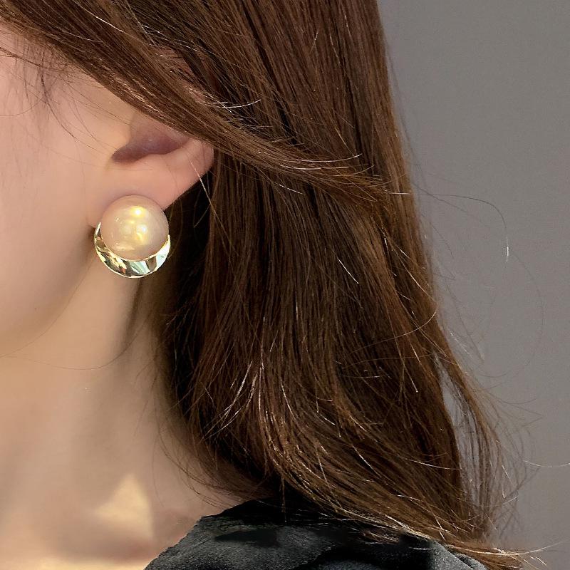 Silver Needle Geometric Metal Earrings: Elegant, Fashionable, High-End Design Stud Jewelry.