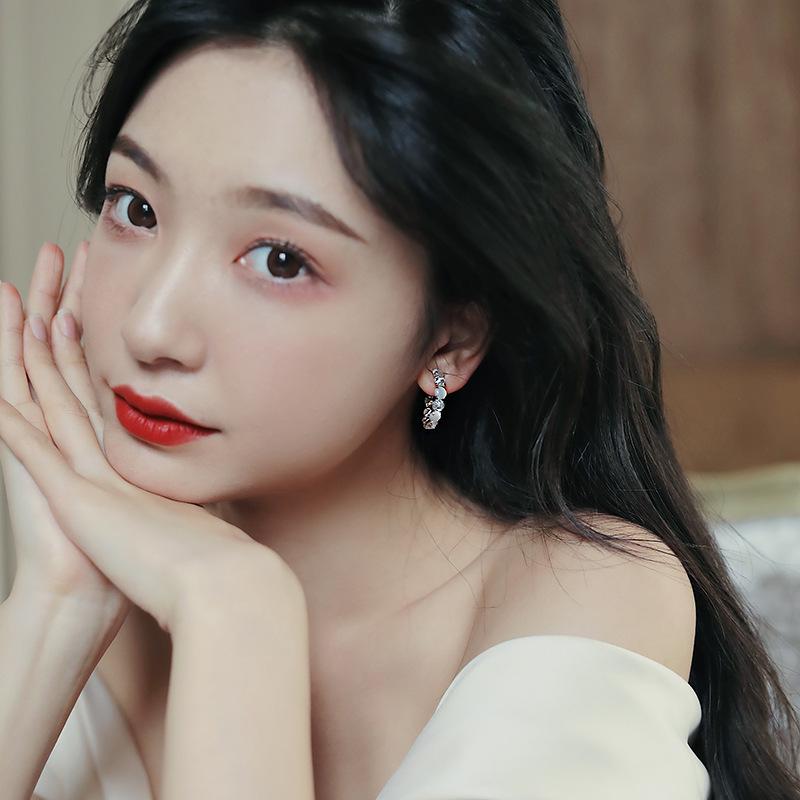 Gold-Plated Silver C-Shaped Ear Cuffs: Retro Geometric Design with Inlaid Diamonds for Women