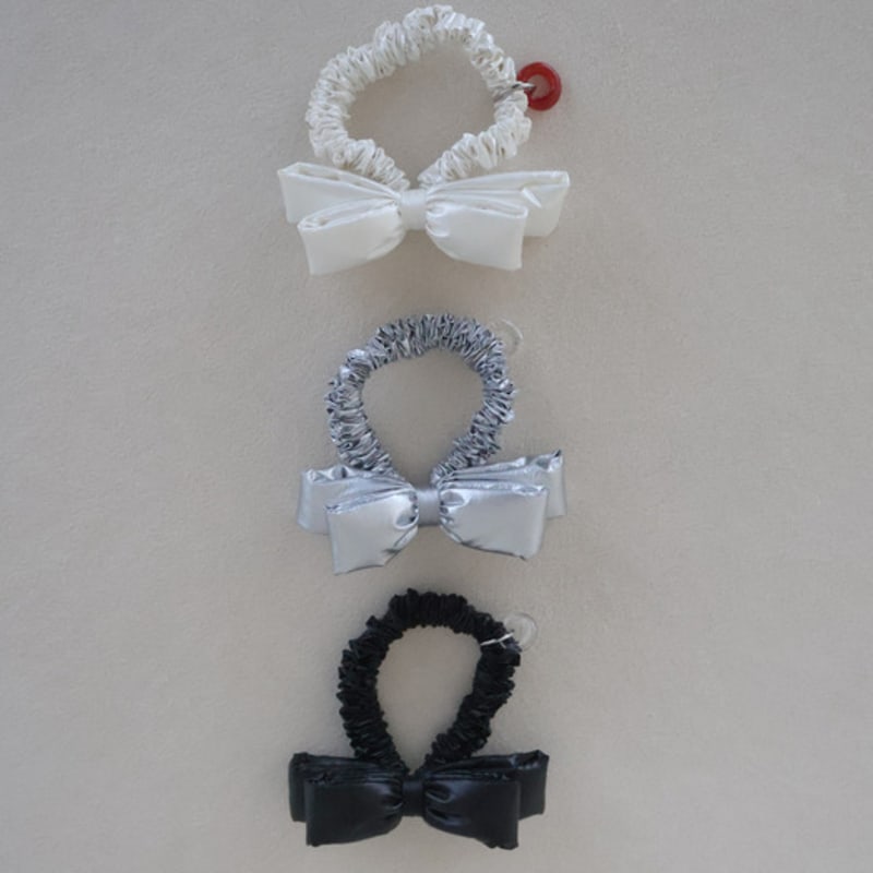 

Резинка для волос из ленты для воздушных шаров APIOH white